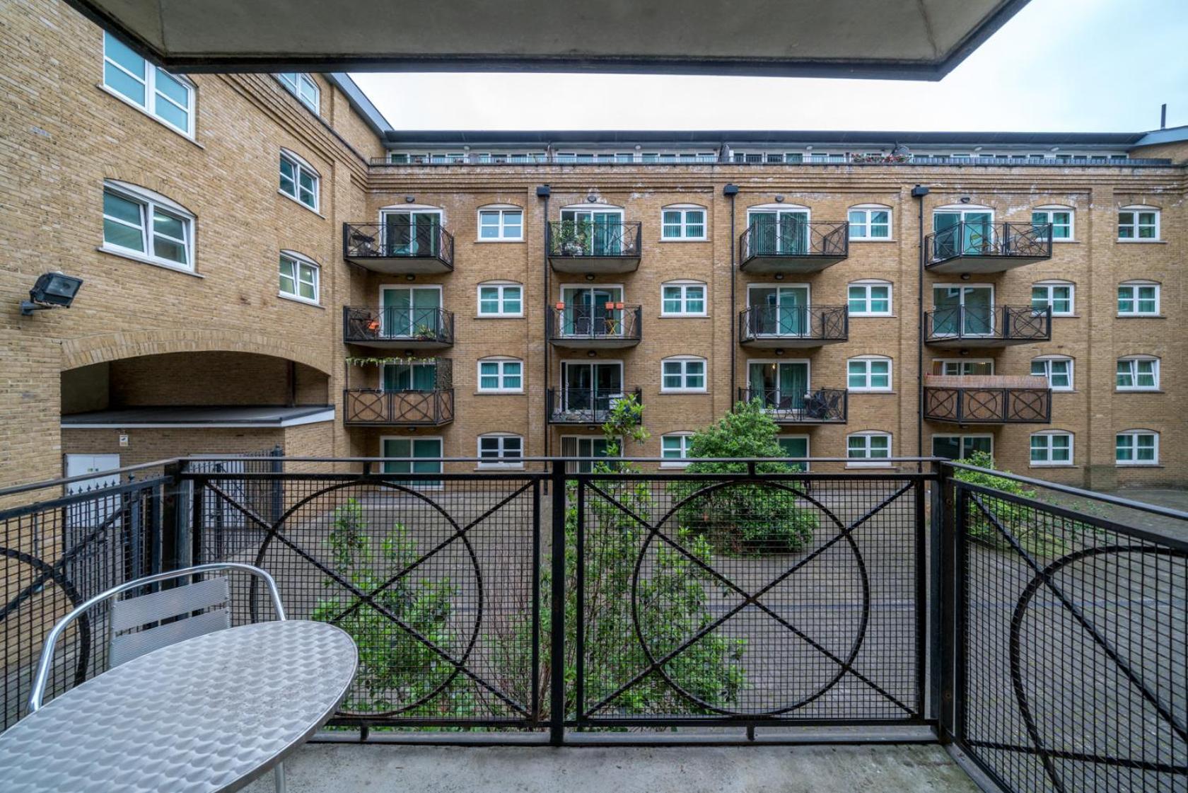 Luxury 1 Bed Apartment Close To Excel & O2 London Exterior photo